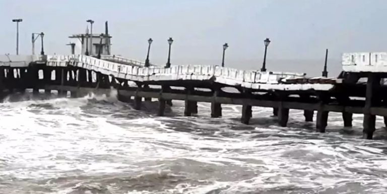 sea-rage-in-pondicherry-old-port-bridge-collapsed