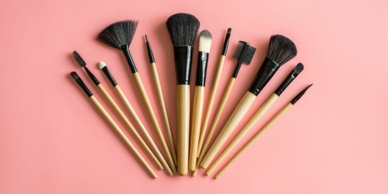 Makeup brushes : உங்கள் மேக்கப் பிரஷ்களை எப்படி சுத்தம் செய்வது