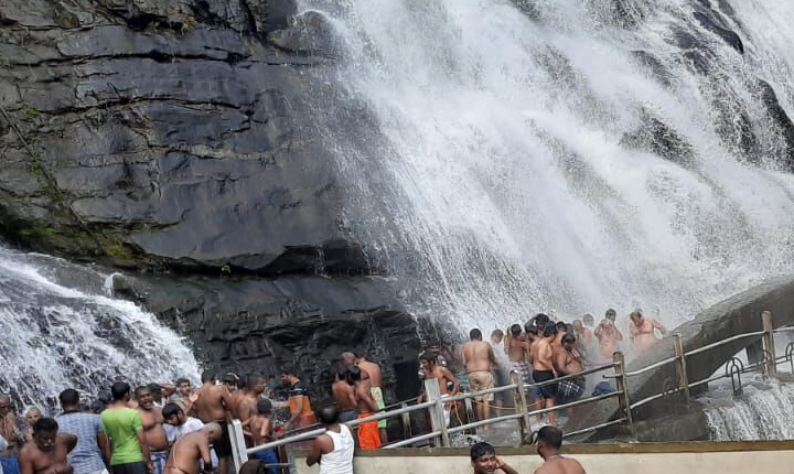 After 2 days bathing in Cortralam Falls: 2 நாட்களுக்குப்பின் குற்றால  அருவிகளில் குளிக்க அனுமதி