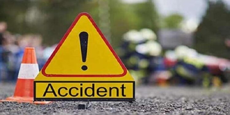 Car accident : கார் விபத்து: ஒரே குடும்பத்தைச் சேர்ந்த 3 பேர் பலி