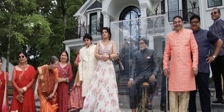 Amitabh Bachchan Statue New Jersey : அமெரிக்காவில் அமிதாப்பச்சனின் சிலை : அவரது தீவிர ரசிகர் சிலையை வடித்துள்ளார்