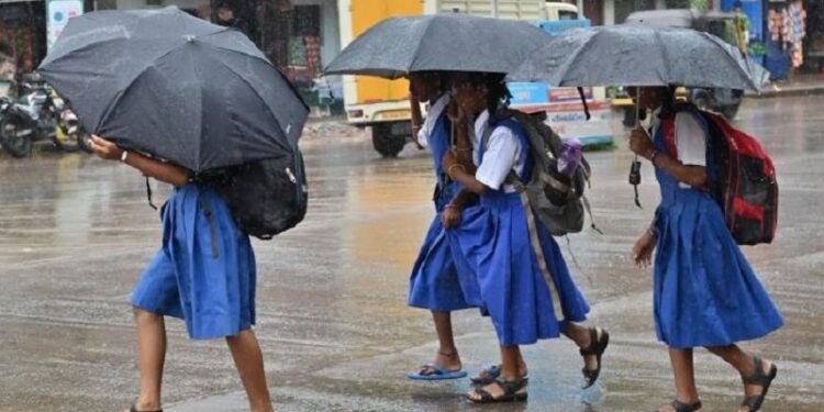 Heavy Rainfall : கனமழை: 6 பேர் பலி, பள்ளி, கல்லூரிகளுக்கு விடுமுறை அறிவிப்பு