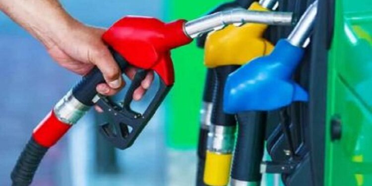 Petrol price cut in 17 districts of Karnataka : கர்நாடகத்தில் 17 மாவட்டங்களில் பெட்ரோல் விலை குறைப்பு