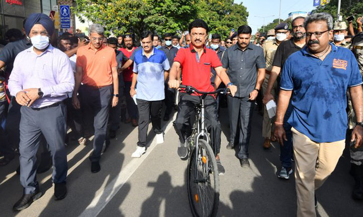 Tn CM rode a bicycle to promote walking and cycling: நடை பயிற்சி, மிதிவண்டி பயிற்சியை ஊக்குவிக்க சைக்கிள் ஓட்டிய முதல்வர்