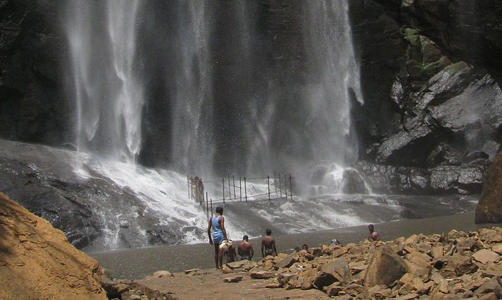Bathing in Kollimalai waterfalls is prohibited: கொல்லிமலை அருவிகளில் குளிக்க தடை