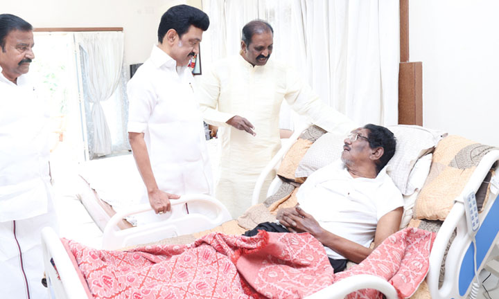 TN CM met director Bharathiraja: இயக்குநர் பாரதிராஜாவை சந்தித்து முதல்வர் நலம் விசாரிப்பு