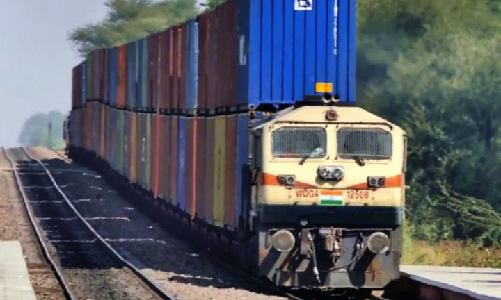 Indian Railways record in goods loading August: கடந்த மாதத்தில் 119.32 மெட்ரிக் டன் சரக்குகளை கையாண்டு இந்திய ரயில்வே சாதனை