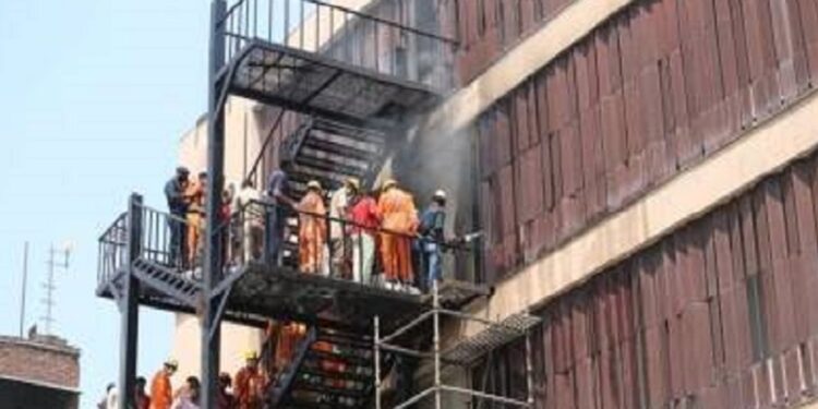 Hotel fire : சொகுசு விடுதியில் தீ விபத்து: 4 பேர் பலி, 20 பேர் மீட்பு