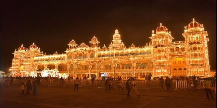 Mysore Dasara 2022 : மைசூர் தசரா: அரண்மனை நகரத்தில் 124 கிமீ மின் தீபலங்காரம்