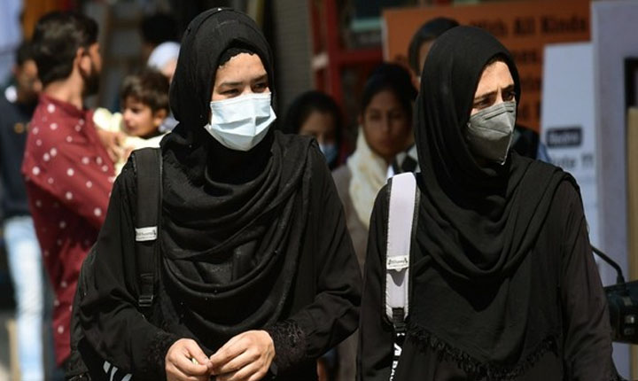 Split verdict in Karnataka Hijab Ban case: ஹிஜாப் தடைக்கு எதிரான வழக்கில் உச்சநீதிமன்ற நீதிபதிகள் மாறுபட்ட தீர்ப்பு