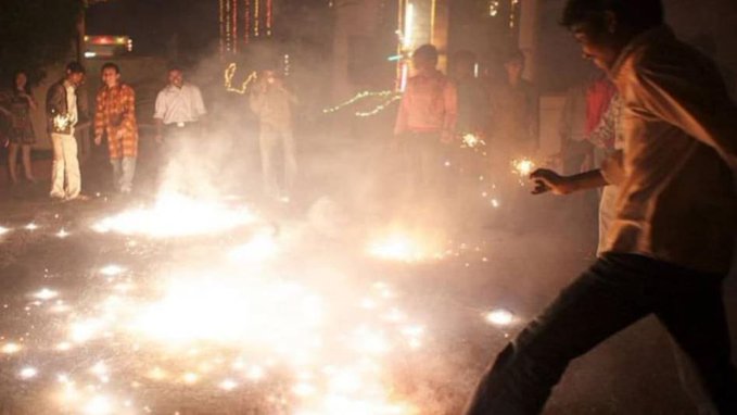 Restriction on Diwali: தீபாவளி தினத்தன்று பட்டாசு வெடிக்க கட்டுப்பாடு