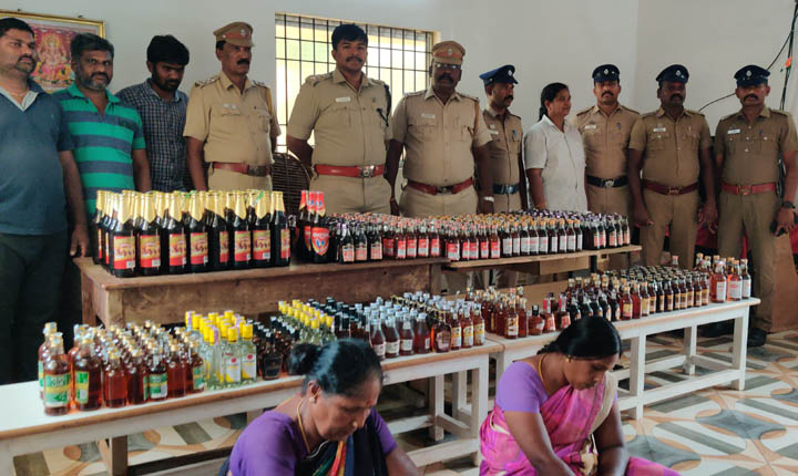 Bundles of liquor in a secret room: தர்மபுரி அருகே ரகசிய அறையில் மூட்டை மூட்டையாக மதுபானங்கள்