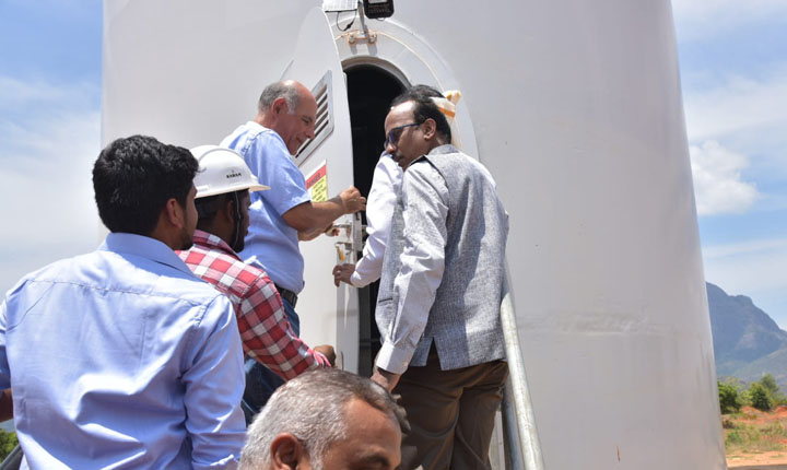 Union Minister visited the windmill: அதிக மின் உற்பத்தித் திறன்கொண்ட காற்றாலையை பார்வையிட்ட மத்திய அமைச்சர்