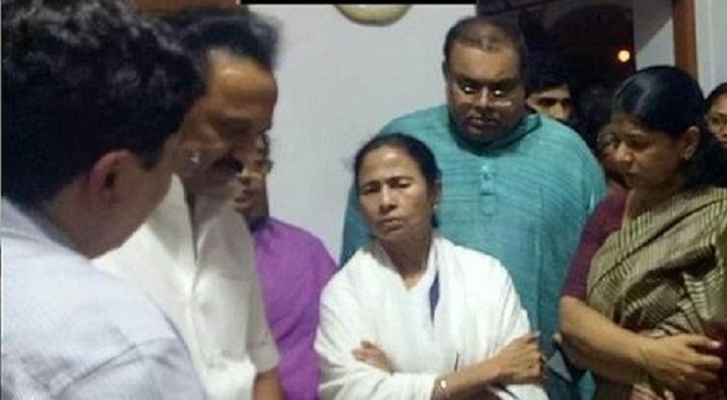 Mamata Banerjee : இரு அரசியல்வாதிகள் சந்தித்துக்கொள்ளும்போது அரசியல் பேசுவது வழக்கமானதுதான்: மேற்கு வங்க முதல்வர் மம்தா பானர்ஜி