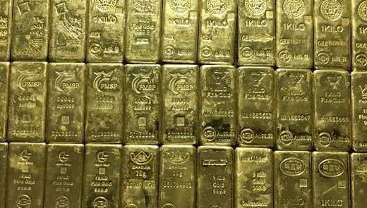 Smuggled gold seized : விமானத்தில் கடத்தி வரப்பட்ட ரூ. 6.50 கோடி மதிப்பில் தங்கம் பறிமுதல்