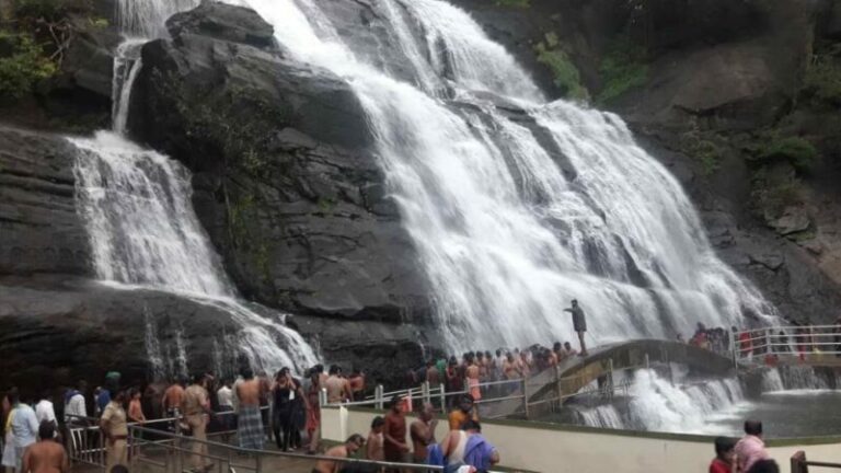 Coutrallam waterfalls : தென்காசி மாவட்டம் குற்றாலம் அருவிகளில் குளிக்க விதிக்கப்பட்டிருந்த தடை நீக்கம்
