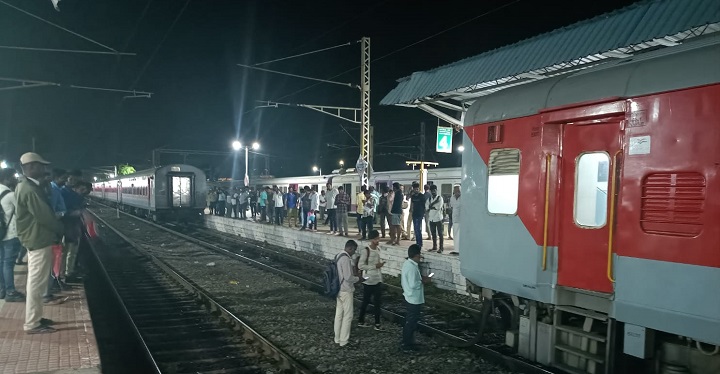 Chennai-Coimbatore Cheran Express train accident: சென்னை-கோவை சேரன் விரைவு ரயில் விபத்து
