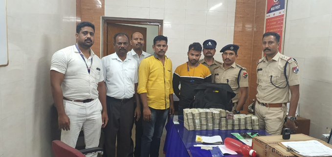 Rs.75 lakh seized: சென்னை சென்ட்ரல் ரயில் நிலையத்தில் ரூ.75 லட்சம் பறிமுதல்