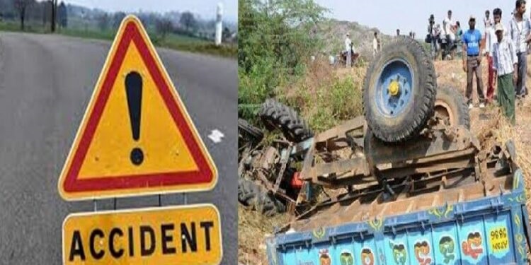 Tractor overturned accident : டிராக்டர் கவிழ்ந்து விபத்து: 3 பேர் பலி, 25 பேர் காயம்