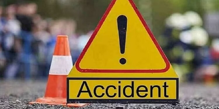 Maharashtra car Accident : பண்டாரப்பூர் செல்லும் பக்தர்கள் மீது கார் மோதியது: 7 பேர் பலி, பலர் காயம்