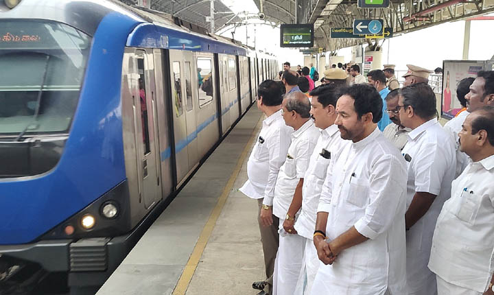 Union Minister inspects Vadapalani Metro Station: வடபழனி மெட்ரோ ரயில் நிலையத்தில் மத்திய அமைச்சர் ஆய்வு