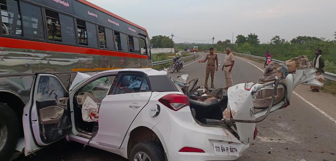 Bus-car collision near Kovilpatti: கோவில்பட்டி அருகே பஸ் – கார் நேருக்குநேர் மோதல்; 3 மாணவர்கள் உயிரிழப்பு
