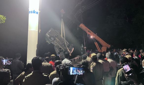 Ayyappa Devotees Van Accident: குமுளி மலைப்பாதையில் 300 அடி பள்ளத்தில் கவிழ்ந்த வேன்; ஐயப்ப பக்தர்கள் 8 பேர் பலி