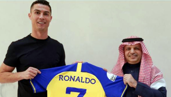 Ronaldo Signs With Saudi Arabian Club: ரூ.4,400 கோடிக்கு ரொனால்டோவை ஒப்பந்தம் செய்த சவுதி கிளப் அணி