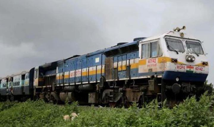 Railways Revenue: பயணிகள் ரயில் மூலம் 76 சதவீத வருவாய் அதிகரிப்பு