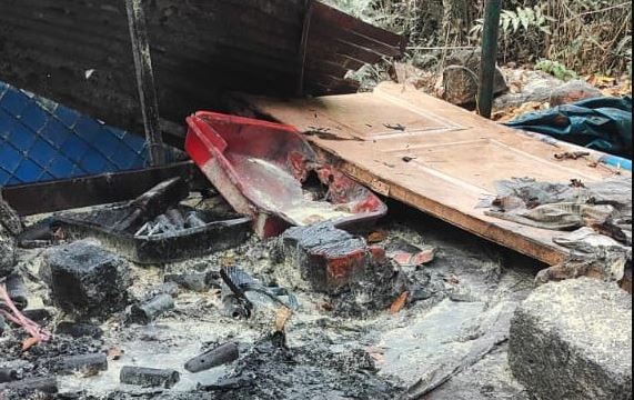 Explosion at Sabarimala Ayyappan temple: சபரிமலை ஐயப்பன் கோவிலில் வெடி விபத்து; 3 பேர் காயம்
