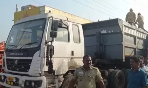 Sudden fire in a coal lorry: நிலக்கரி ஏற்றி வந்த லாரியில் திடீர் தீ; பெரும் சேதம் தவிர்ப்பு