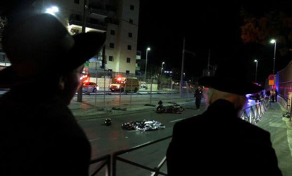 Jerusalem terror attack: ஜெருசலேம் தீவிரவாத தாக்குதலில் 8 பேர் சுட்டுக்கொலை; 10 பேர் காயம்