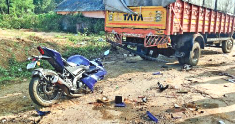 Bike Accident: புதிய பைக்கில் ஓட்டிப்பார்க்க சென்ற 3 பேர் பரிதாபமாக உயிரிழப்பு