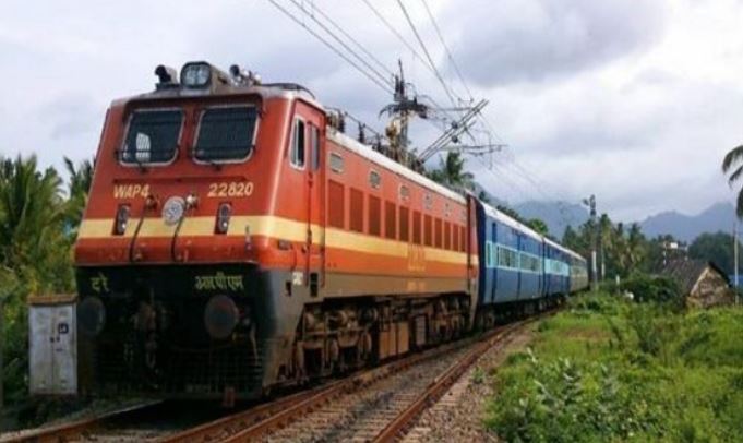 Trains running late:பனிமூட்டம் காரணமாக 17 ரயில்கள் தாமதம்