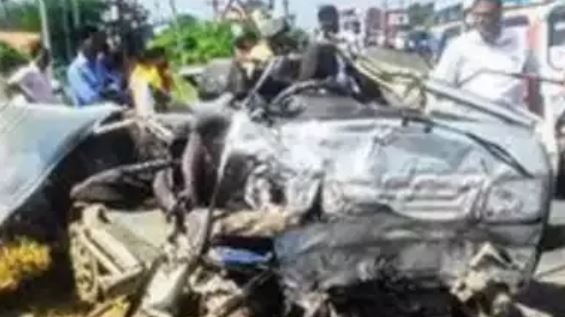 Tirupur Accident: திருப்பூரில் அரசுப் பேருந்து- வேன் மோதல்: 3 பேர் உயிரிழப்பு