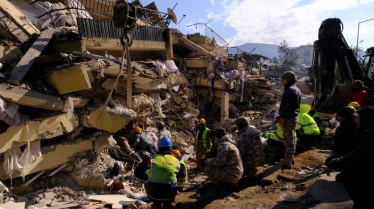 Turkey – Syria earthquake: துருக்கி-சிரியா நிலநடுக்கத்தில் 24,000ஐ கடந்த பலி எண்ணிக்கை